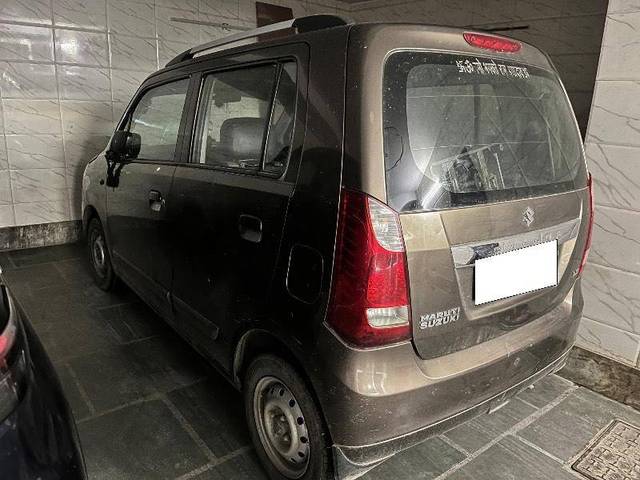 https://images10.gaadi.com/usedcar_image/4332222/original/1ea35181abbd73bb6f408339531c0847.jpg?imwidth=6402