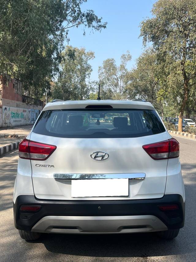 https://images10.gaadi.com/usedcar_image/4332262/original/processed_21e115c105b264922f73b951243537d1.jpg?imwidth=6402