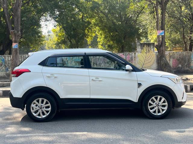 https://images10.gaadi.com/usedcar_image/4332262/original/processed_bc6fd92e35c9ee2b9494582453e5df8e.jpg?imwidth=6401