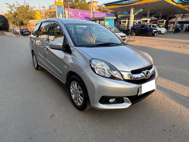 https://images10.gaadi.com/usedcar_image/4332413/original/processed_209546149f665aa886886a1d1e8e8dad.jpg?imwidth=6401