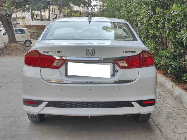 https://images10.gaadi.com/usedcar_image/4332630/original/processed_db844edd19bccdf1f707e3eae236422f.jpg?imwidth=6402