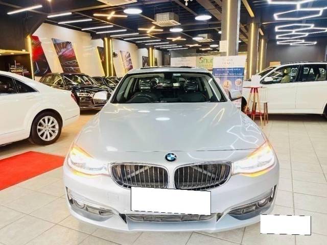 https://images10.gaadi.com/usedcar_image/4332647/original/processed_8f2435b260b6a23b6614c6e161043bb3.jpg?imwidth=6402