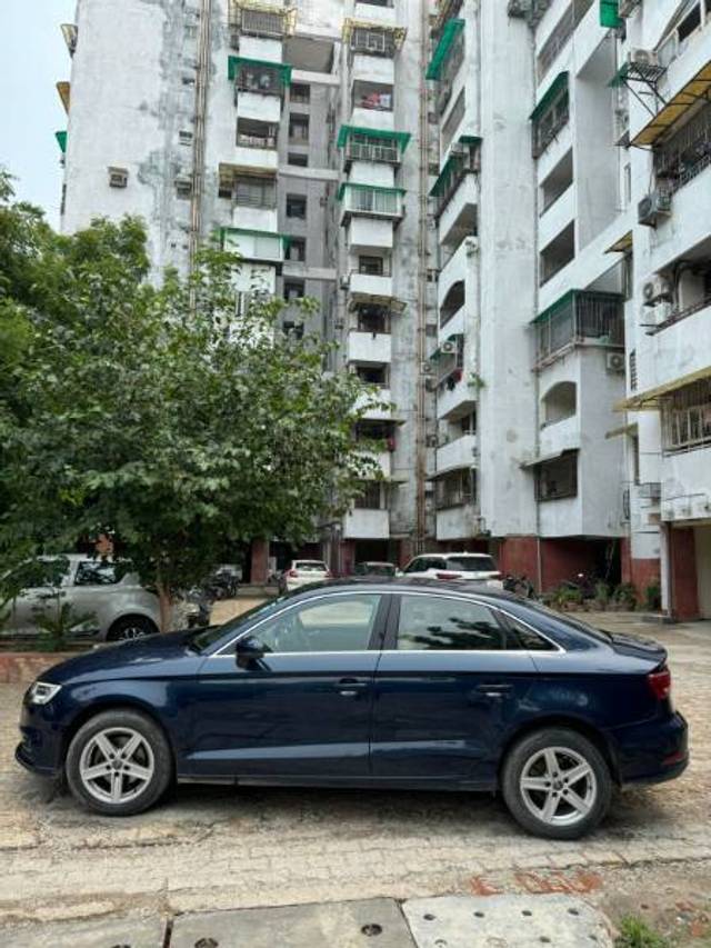 https://images10.gaadi.com/usedcar_image/4332657/original/669c1e1dc2a267895e7a581816b1d2c8.jpg?imwidth=6402