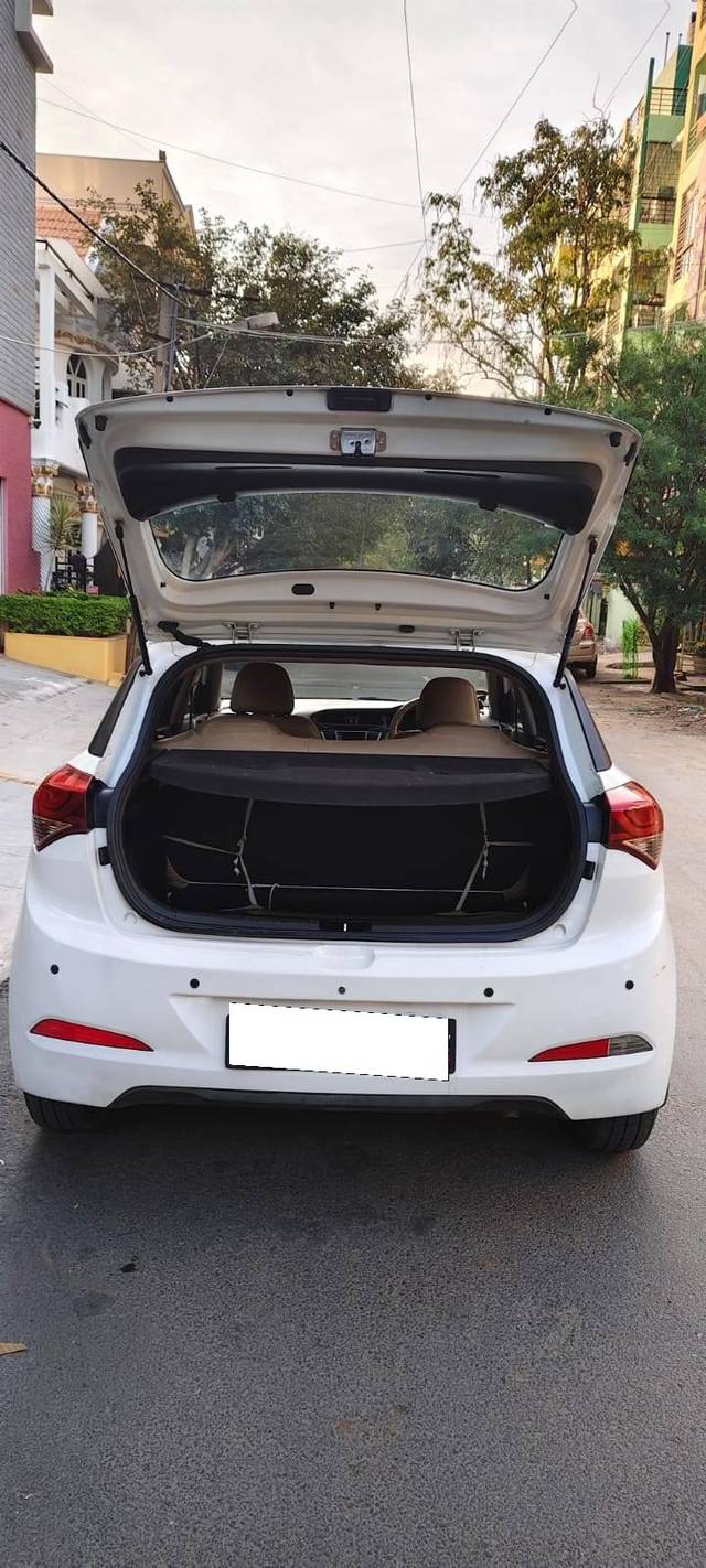 https://images10.gaadi.com/usedcar_image/4332714/original/processed_b16be1b3b322f1fb167fd67ccfb8a29e.jpg?imwidth=6400