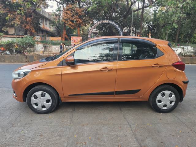 https://images10.gaadi.com/usedcar_image/4332760/original/7ed305fdf3d0015180f2b1f19e1b1407.jpg?imwidth=6402