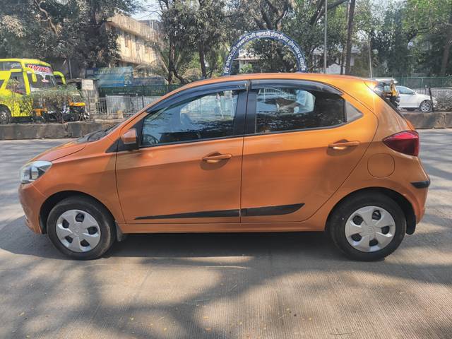 https://images10.gaadi.com/usedcar_image/4332760/original/b493ae252a9b2b28ba4f3ab7ae5b7e92.jpeg?imwidth=6402