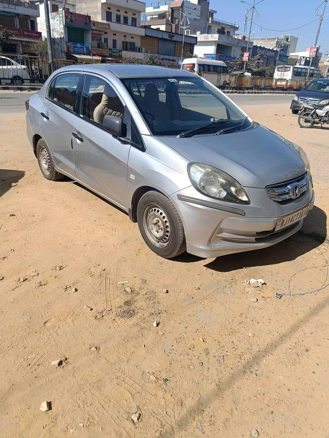 https://images10.gaadi.com/usedcar_image/4332788/original/processed_2037b0f7578a6edb02a5328e0bb09d59.jpg?imwidth=6402