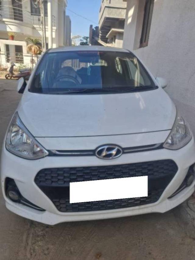 https://images10.gaadi.com/usedcar_image/4332968/original/processed_bd96cafb-b762-4674-ab75-06ba0977edfa.jpg?imwidth=6402