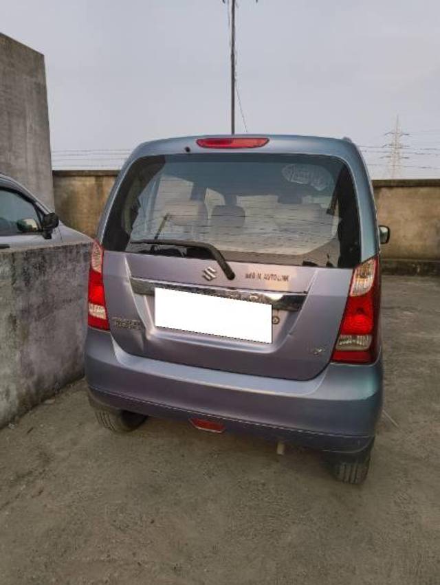 https://images10.gaadi.com/usedcar_image/4332976/original/processed_b9d5c117-6c35-4252-82b9-435d1d7f3dd8.jpg?imwidth=6402