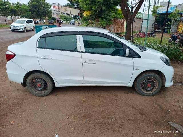 https://images10.gaadi.com/usedcar_image/4333082/original/processed_717f582a-c086-4dfd-8437-e2b27455ee4a.jpg?imwidth=6402