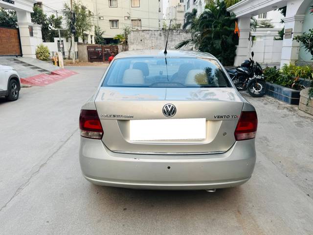 https://images10.gaadi.com/usedcar_image/4333115/original/processed_3e315b2fea6026e2d25d8d36b5f7b58b.jpg?imwidth=6401