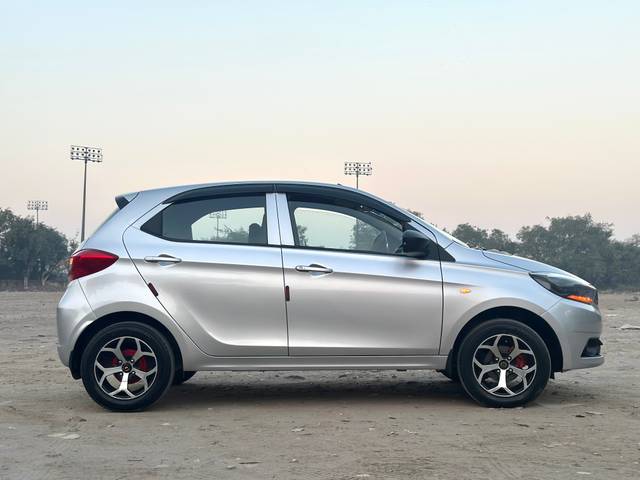 https://images10.gaadi.com/usedcar_image/4333148/original/0643df817c90a2c08fa6b4113f76274d.jpeg?imwidth=6401