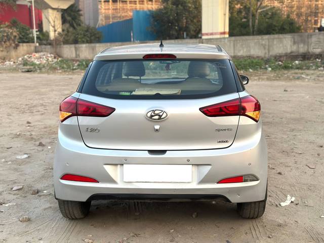 https://images10.gaadi.com/usedcar_image/4333150/original/processed_6a75817fda1fe0fe947bd6bda45ca534.jpeg?imwidth=6402