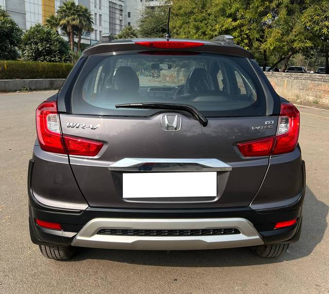 https://images10.gaadi.com/usedcar_image/4333270/original/processed_2753e8731f3638a8f34769217840dd30.jpg?imwidth=6401