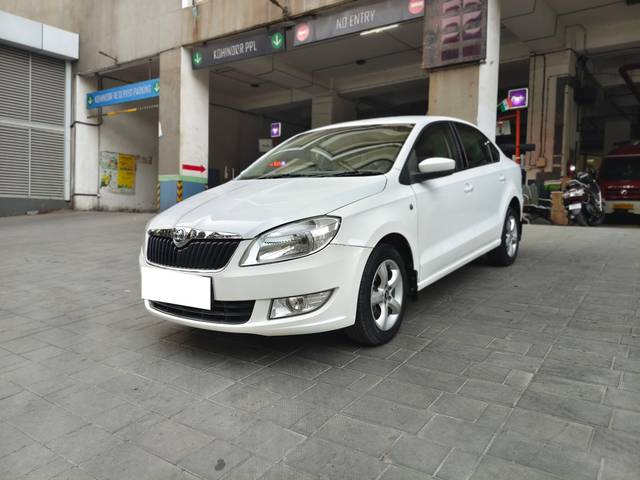 https://images10.gaadi.com/usedcar_image/4333306/original/processed_f53107767b3e386987c87033e8ceca28.jpg?imwidth=6400