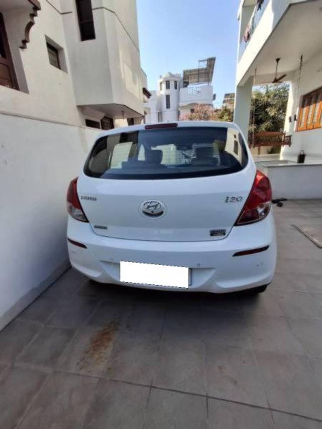 https://images10.gaadi.com/usedcar_image/4333438/original/processed_7efa90e4-4518-4c30-ba45-d3cd85c7ca9f.jpeg?imwidth=6401