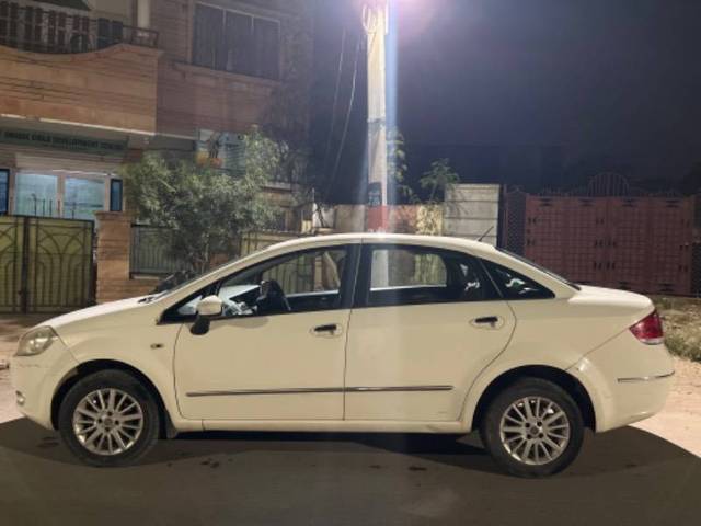 https://images10.gaadi.com/usedcar_image/4333446/original/c9188e8f12b8d47e4a1e3a209aab0efc.jpg?imwidth=6402