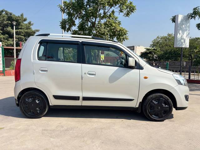 https://images10.gaadi.com/usedcar_image/4333493/original/0245038515de02574451089afe41cda3.jpg?imwidth=6401