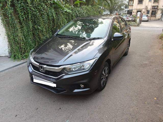 https://images10.gaadi.com/usedcar_image/4333616/original/processed_dfcd73824bf5c6f968e4a26f510cd8b6.jpeg?imwidth=6400