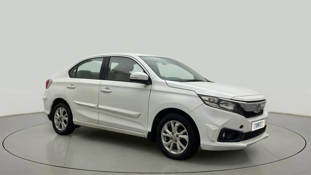 https://images10.gaadi.com/usedcar_image/4333621/original/740224aaab90497d227778b5d2d38bf2.jpg?imwidth=6400