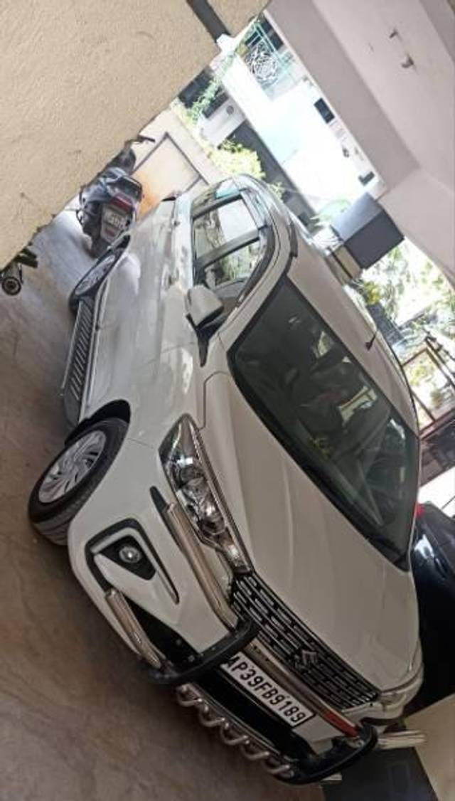 https://images10.gaadi.com/usedcar_image/4333630/original/processed_a14087dc-14b6-4ecd-9dd0-0dd810823eb6.jpg?imwidth=6402