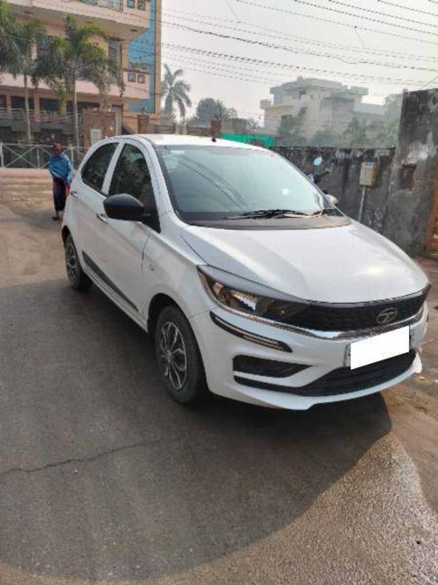 https://images10.gaadi.com/usedcar_image/4333682/original/a3a4e995e6299bcdc8080e68e878e037.jpeg?imwidth=6400