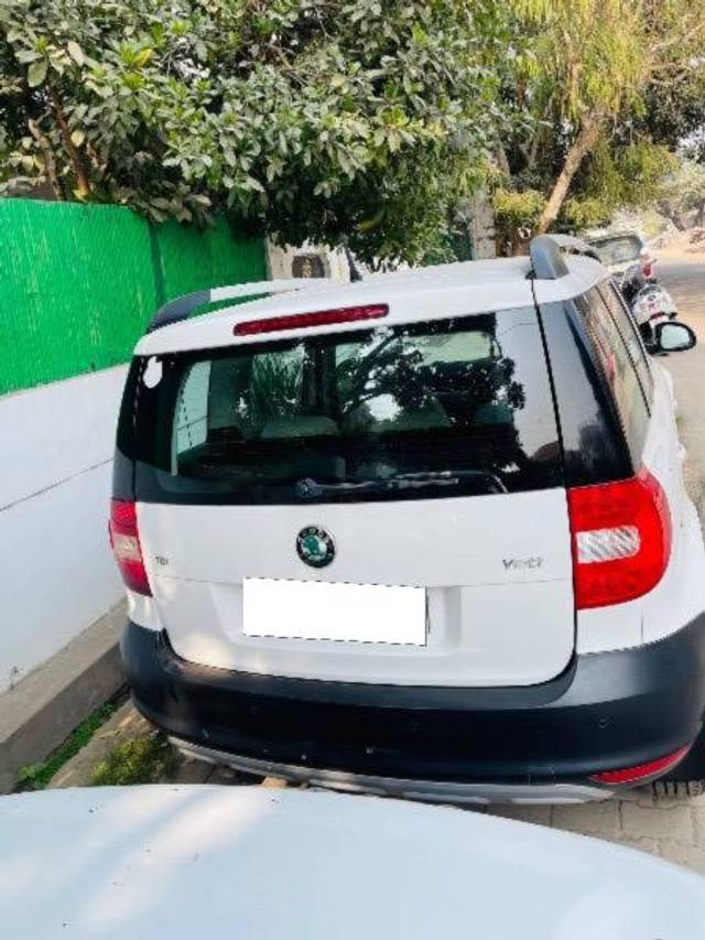 https://images10.gaadi.com/usedcar_image/4333850/original/processed_7a3ff2b3-8ea5-42de-88c1-886dcb8eccc2.jpeg?imwidth=6402