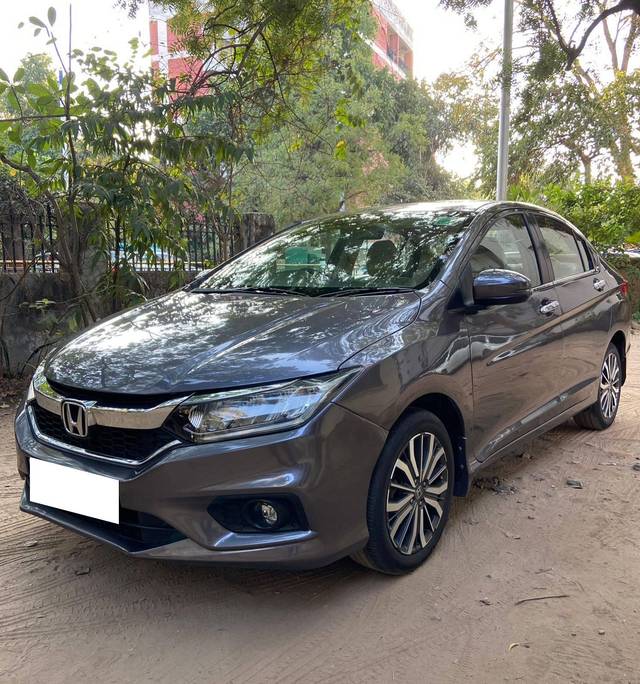 https://images10.gaadi.com/usedcar_image/4333869/original/processed_081ecaeabe1e16dfbf5347e971dd919a.jpg?imwidth=6402