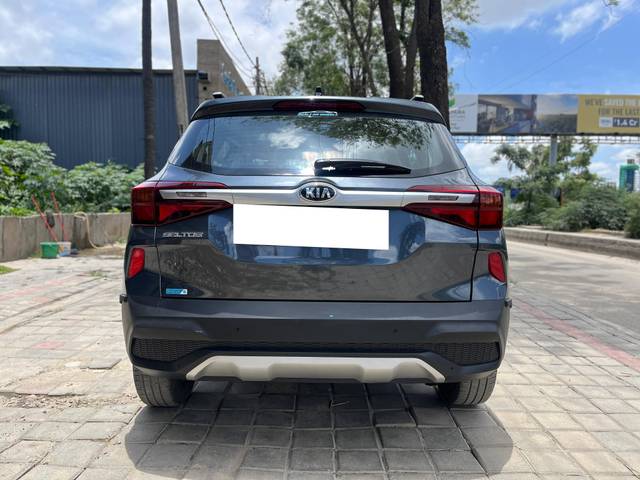 https://images10.gaadi.com/usedcar_image/4333870/original/processed_ae644bcce0f28f90570fc7c306b04236.jpg?imwidth=6402