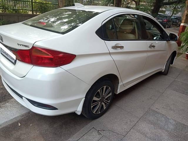 https://images10.gaadi.com/usedcar_image/4333885/original/processed_5e6d313ee7e8d51a80b04719c6c01a76.jpg?imwidth=6401