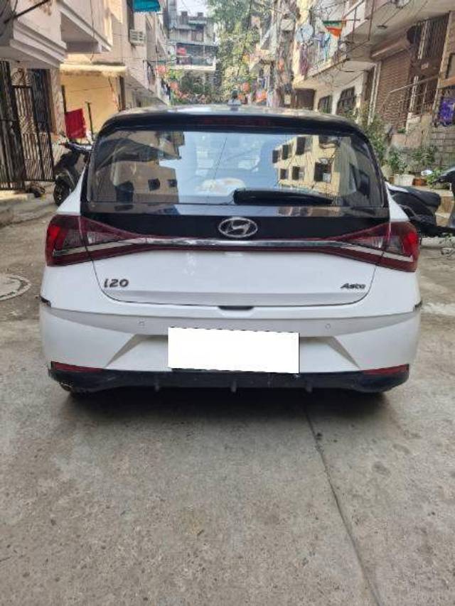 https://images10.gaadi.com/usedcar_image/4333894/original/8bc970160e4900957df2c03fe1ca1ea3.jpg?imwidth=6401