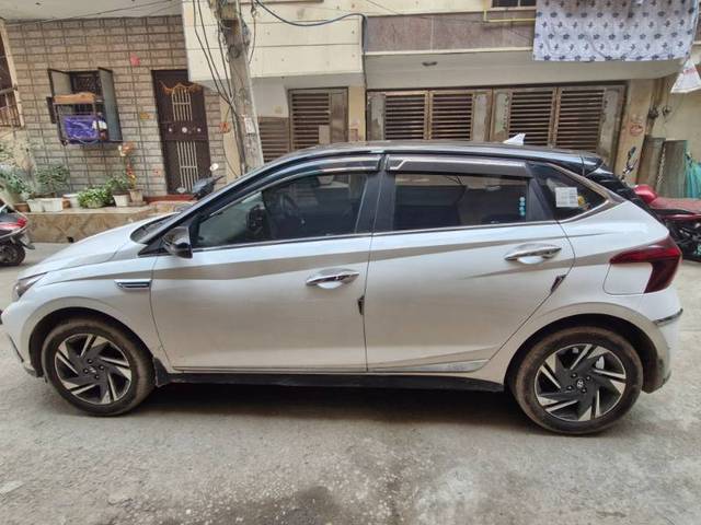 https://images10.gaadi.com/usedcar_image/4333894/original/d98b1fd3b5ee93724c507ce0f680d166.jpg?imwidth=6402