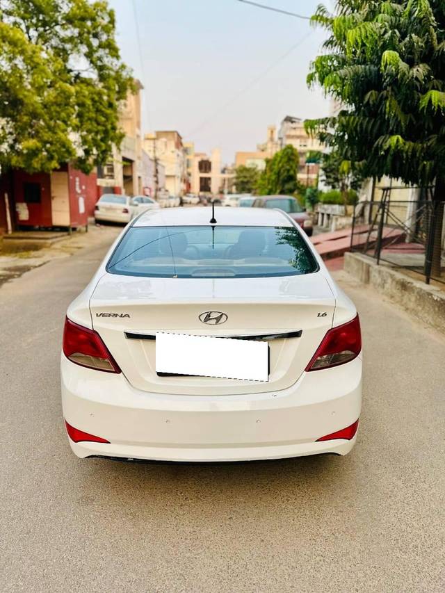 https://images10.gaadi.com/usedcar_image/4333901/original/processed_6aedbf0783ed1f8e70e2a342da2de81a.jpg?imwidth=6401