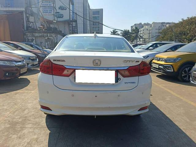 https://images10.gaadi.com/usedcar_image/4333920/original/processed_634aef7d377f77d15c712d2abd321039.jpg?imwidth=6402