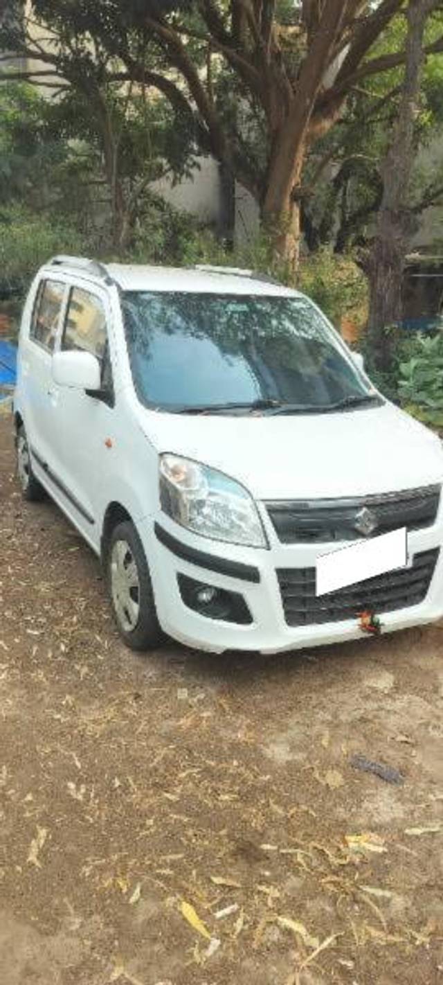 https://images10.gaadi.com/usedcar_image/4333970/original/processed_e61576e9-7e3b-432c-bca3-f6ac68c71bae.jpg?imwidth=6400