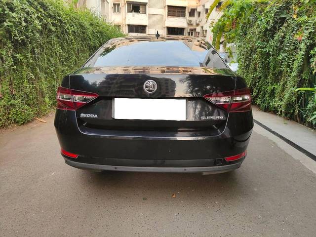 https://images10.gaadi.com/usedcar_image/4334094/original/processed_a633f4aa878d9b9d301dba59567639cc.jpeg?imwidth=6401