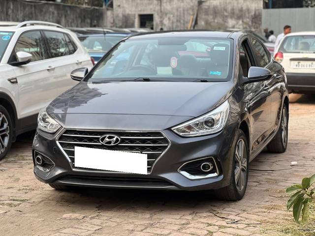 https://images10.gaadi.com/usedcar_image/4334095/original/processed_956e845a3aa83baecff3a4a8d56849ac.jpg?imwidth=6402