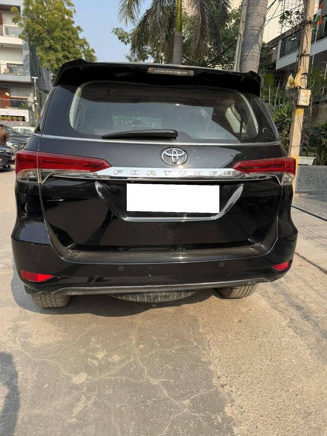 https://images10.gaadi.com/usedcar_image/4334118/original/processed_a9671024071b4f2bdfc595cc3708b06d.jpg?imwidth=6402