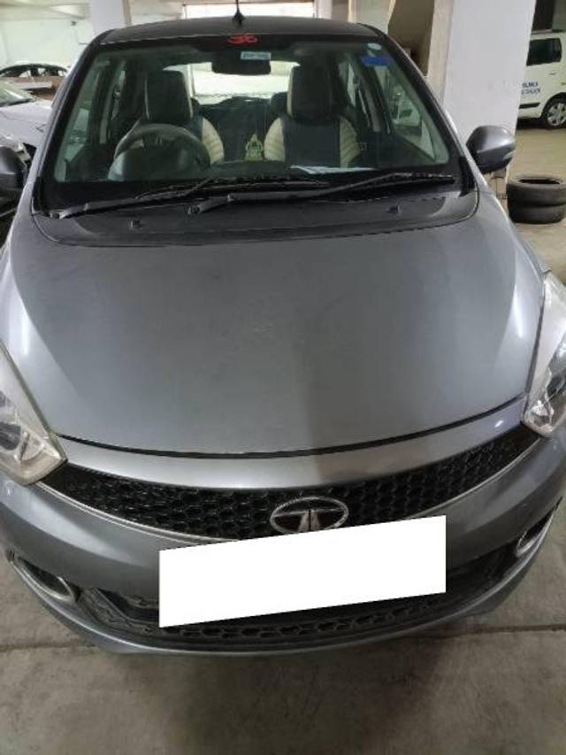 https://images10.gaadi.com/usedcar_image/4334160/original/processed_494921e4-cbd2-4a64-9063-d68e47edfa3a.jpg?imwidth=6402