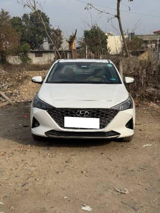 https://images10.gaadi.com/usedcar_image/4334173/original/processed_5b2feead-20dd-4e98-a2e9-c25acd283e86.jpeg?imwidth=6400