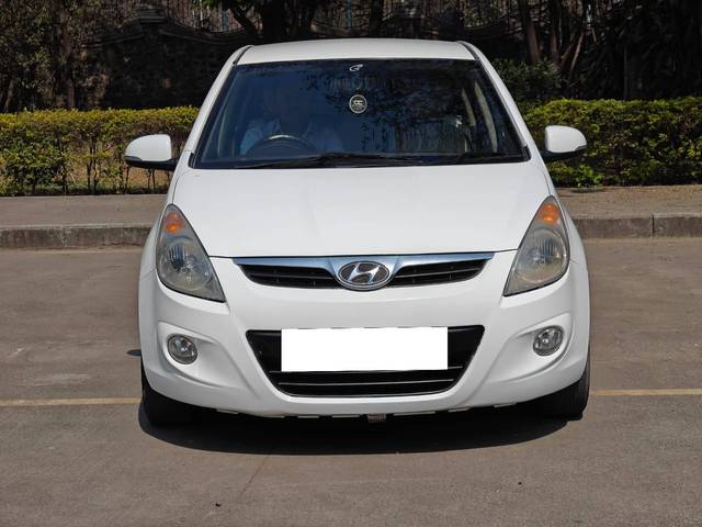 https://images10.gaadi.com/usedcar_image/4334356/original/processed_63537c46057b0e430dff0fb89d4c36c2.jpg?imwidth=6401