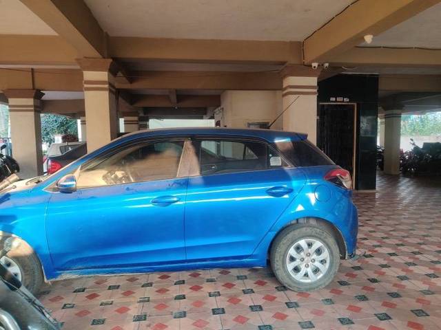 https://images10.gaadi.com/usedcar_image/4334473/original/7980105db3bcce4dd9553fe0d494af86.jpeg?imwidth=6402