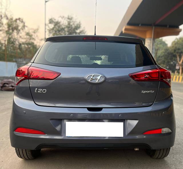 https://images10.gaadi.com/usedcar_image/4334500/original/processed_1053381a25cc58fedc14437b09b7a994.jpg?imwidth=6401