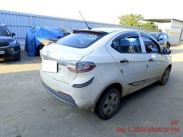 https://images10.gaadi.com/usedcar_image/4334518/original/processed_a0a1608a-821e-4397-886f-3f30b5f00e59.jpg?imwidth=6402