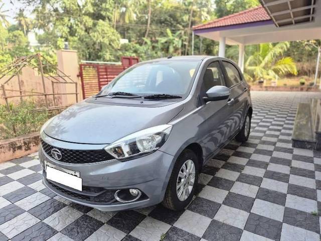 https://images10.gaadi.com/usedcar_image/4334536/original/processed_756dda3c-1cff-4405-b60a-8bda67a717be.jpeg?imwidth=6401