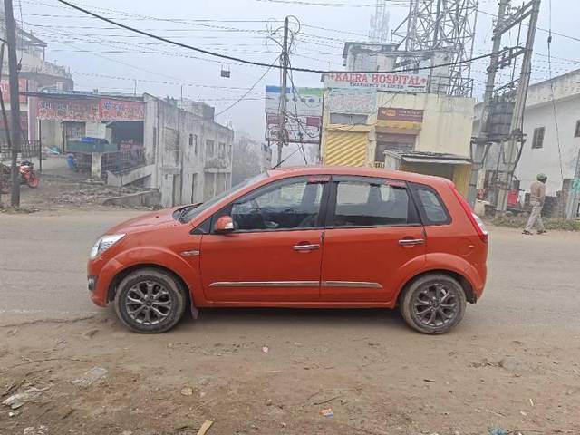 https://images10.gaadi.com/usedcar_image/4334656/original/processed_4ec8a800-f096-44c4-aed2-9d48a214f3cd.jpg?imwidth=6402