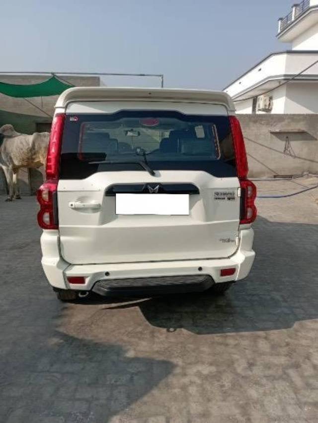 https://images10.gaadi.com/usedcar_image/4334760/original/processed_ad445bba-d4b5-4ba1-90ce-f82d89f06f0c.jpeg?imwidth=6401