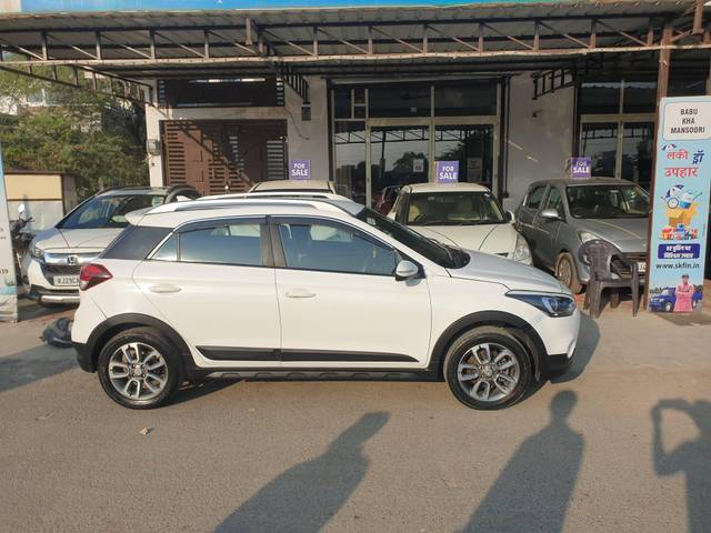 https://images10.gaadi.com/usedcar_image/4334779/original/processed_f691401d5a8239b4a70a778450a914cf.jpg?imwidth=6401