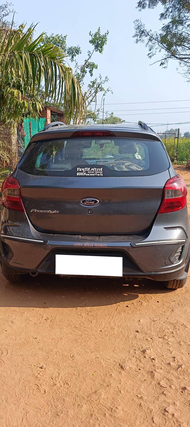 https://images10.gaadi.com/usedcar_image/4334827/original/processed_8a18aa06-320f-45b8-96db-46fb3ed903e6.jpg?imwidth=6401