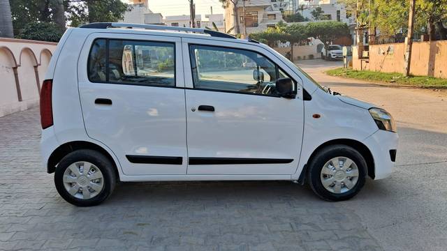 https://images10.gaadi.com/usedcar_image/4334856/original/processed_2ce98e440d1bcc01758bfd71ff5438b7.jpg?imwidth=6401